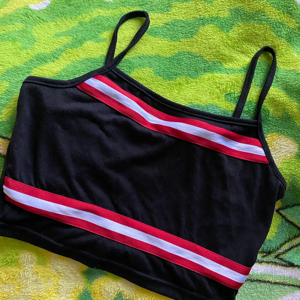 crop top.
